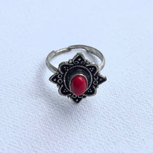 Cargar imagen en el visor de la galería, Anillo punto rojo
