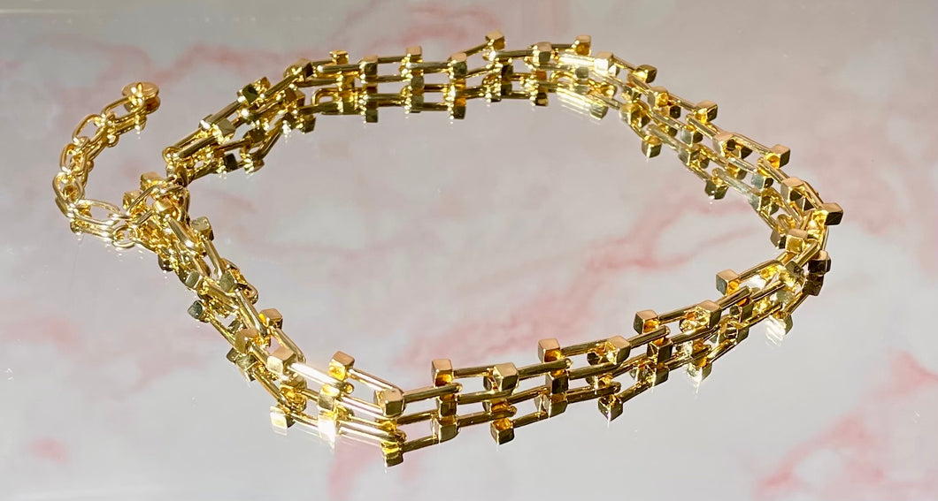 Collar dorado clip